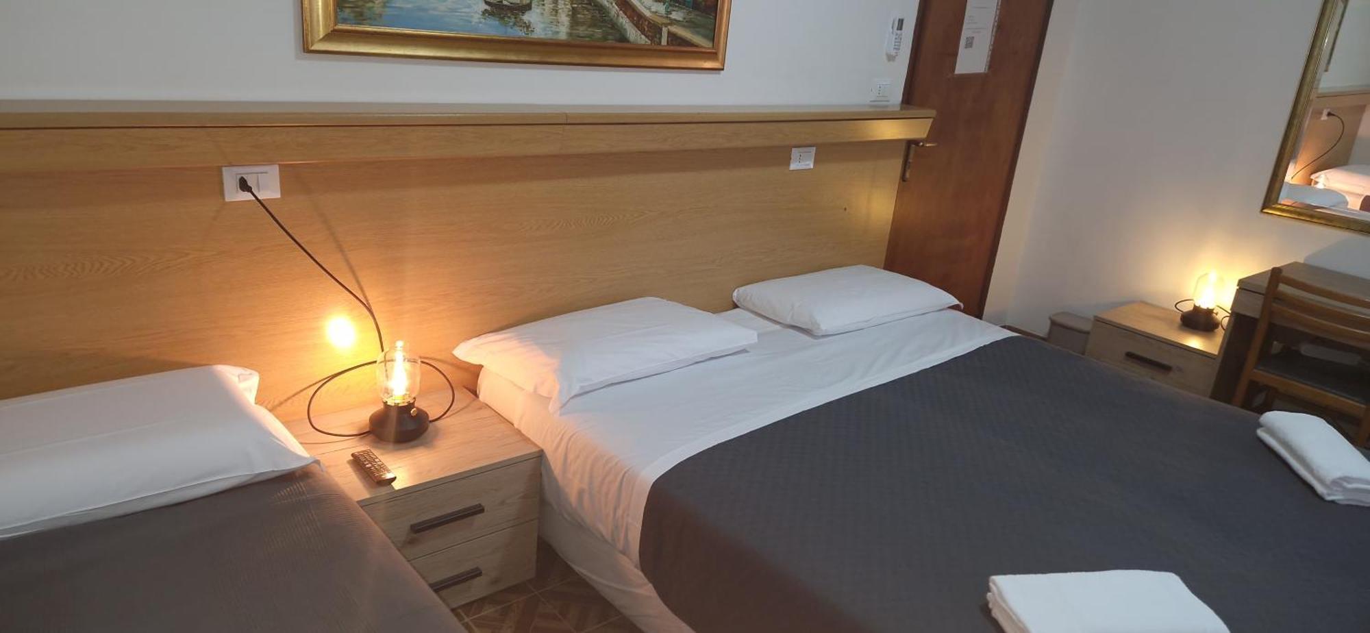 Hotel Tito เมสเตร ภายนอก รูปภาพ