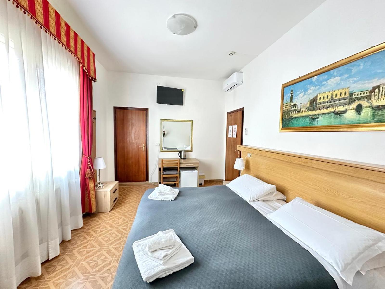 Hotel Tito เมสเตร ภายนอก รูปภาพ